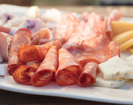 Wyniki kontroli IJHARS: Mięso, wędliny i sery pod lupą
